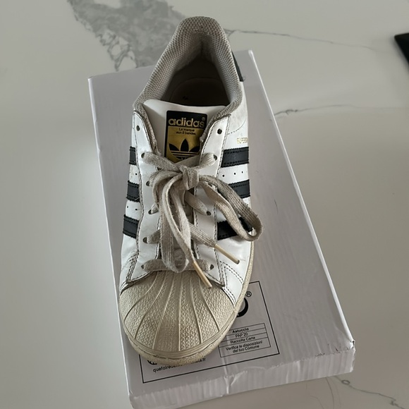 Adidas Superstar 2016 - Picture 2 of 9